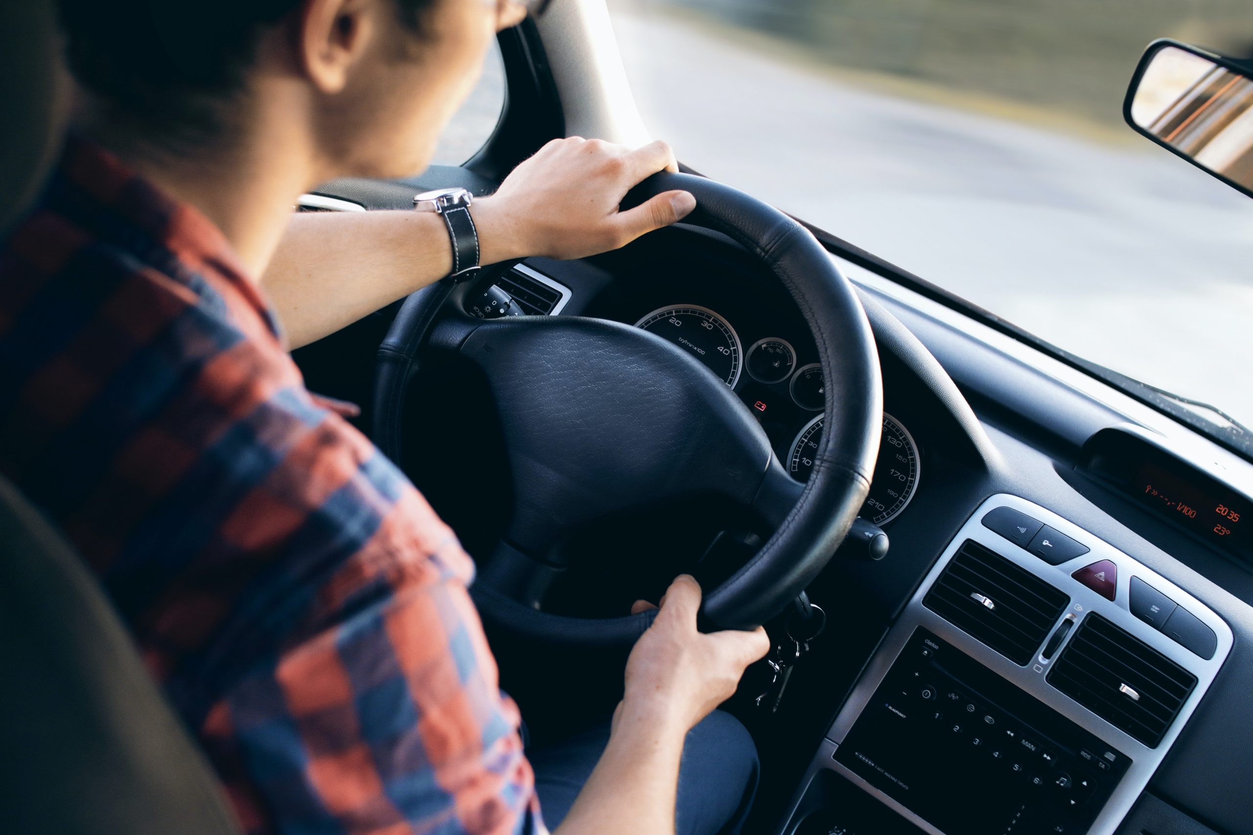 Não entregue seu carro à proteção divina, conte com a Megaton Seguros