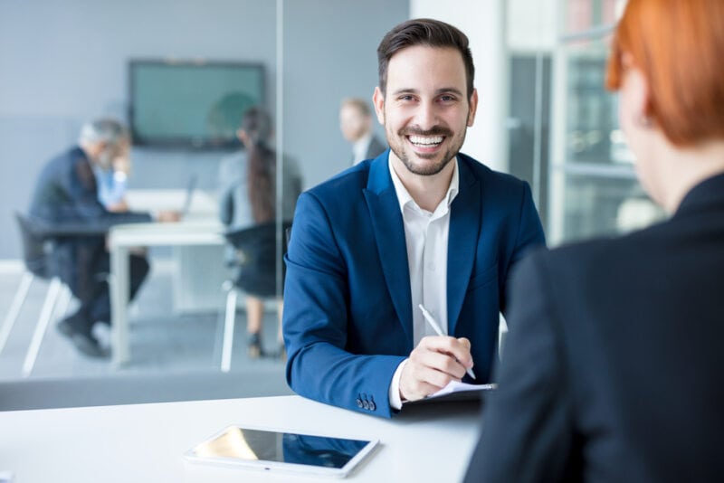 Na hora de contratar um seguro, qual é a diferença de contar com uma corretora?